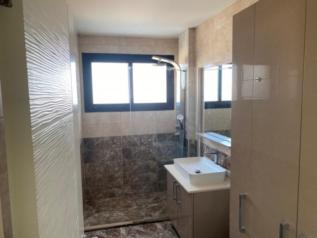 LUXUSMÖBLIERTES 2+1-PENTHOUSE IM KYRENIA-ZENTRUM