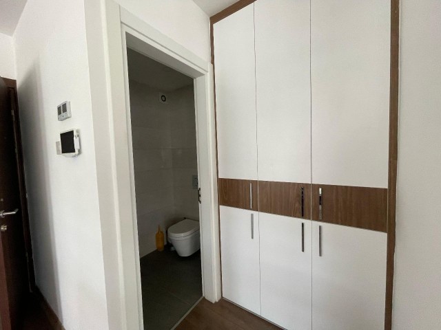 VOLLSTÄNDIG MÖBLIERTES PENTHOUSE MIT 3 SCHLAFZIMMERN ZU VERMIETEN IM KYRENIA CENTER!!!