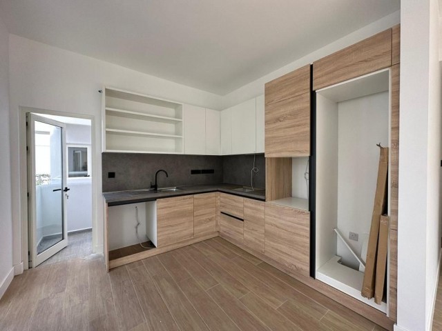 آپارتمان 2+1 طبقه همکف با باغ برای فروش در پروژه ترا توسعه کیبریس گیرنه