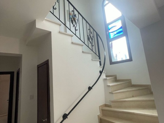 4+1 villa for sale behind Edremit Hasan Uzun Petrol