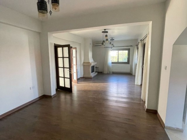 4+1 villa for sale behind Edremit Hasan Uzun Petrol