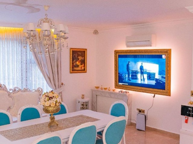 Ultra-Luxus-Villa mit 5+3 Villen zum Verkauf in der Nähe des Meeres