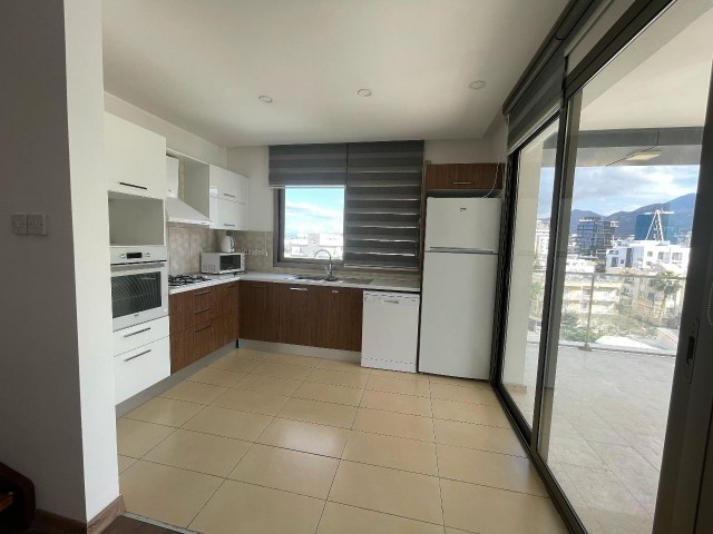 3+1 PENTHOUSE FOR RENT WITH A GREAT VIEW IN THE CENTER OF KYRENIA!