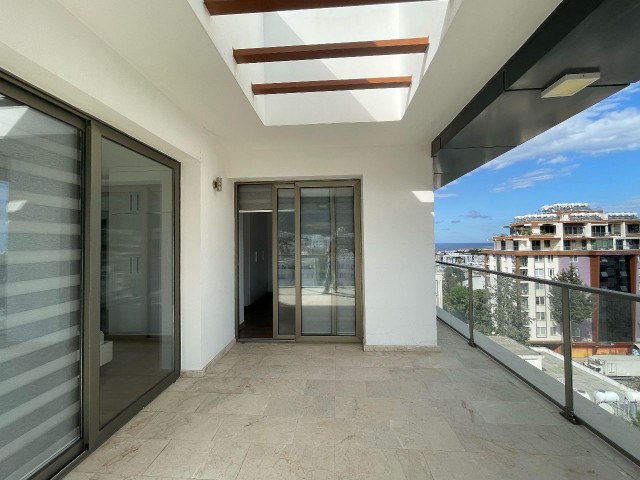 3+1 PENTHOUSE FOR RENT WITH A GREAT VIEW IN THE CENTER OF KYRENIA!