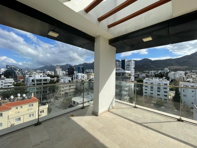 3+1 PENTHOUSE FOR RENT WITH A GREAT VIEW IN THE CENTER OF KYRENIA!