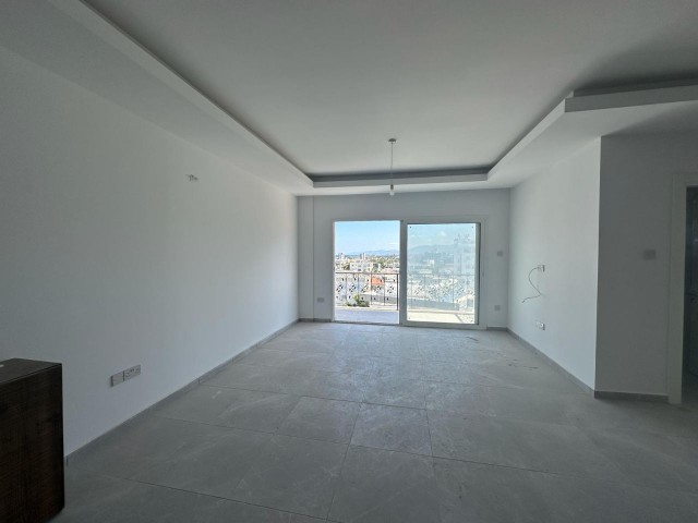 WOHNUNGEN UND PENTHOUSE MIT VERSCHIEDENEN PREISOPTIONEN IM KYRENIA CENTER!!!