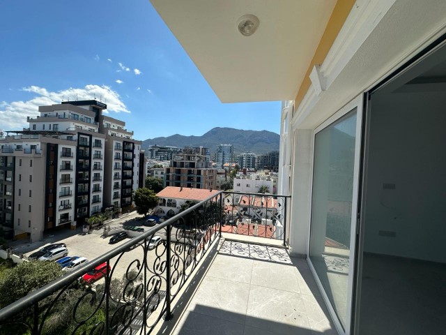 WOHNUNGEN UND PENTHOUSE MIT VERSCHIEDENEN PREISOPTIONEN IM KYRENIA CENTER!!!