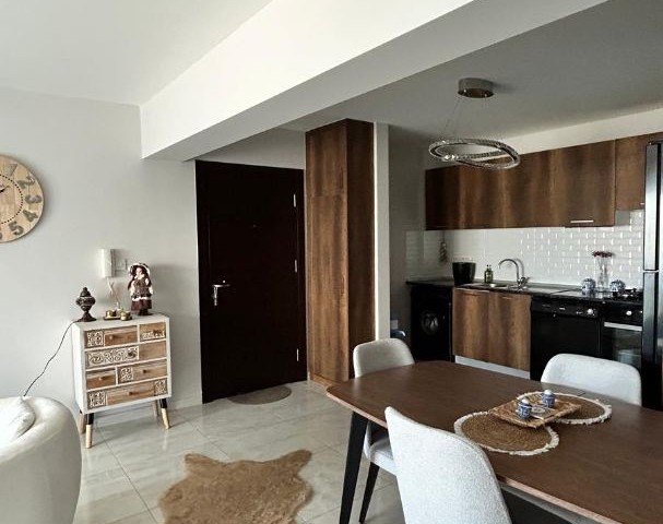 GİRNE-OSCAR OTEL YAKINI FULL EŞYALI 2 YATAK ODALI SATILIK DAİRE!