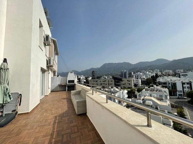 VOLLSTÄNDIG MÖBLIERTES PENTHOUSE ZUM VERKAUF IM KYRENIA CENTER!!