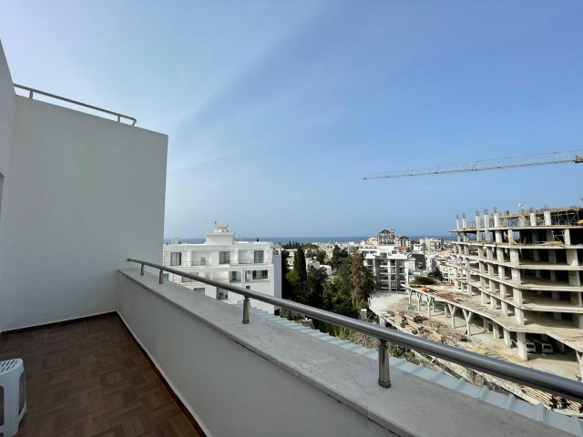 VOLLSTÄNDIG MÖBLIERTES PENTHOUSE ZUM VERKAUF IM KYRENIA CENTER!!