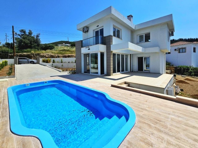 VILLA MIT POOL IN YEŞİLTEPE