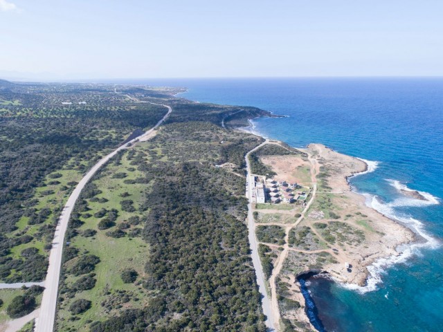 Grundstück in Tatlısu, fußläufig zum Meer, neben der Hauptstraße