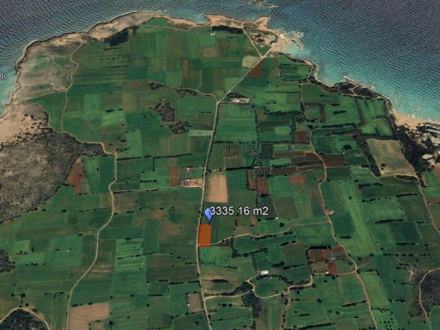 İskele Yenierenkoy 'de yatırımlık denize 800 metre mesafede satılık arazi