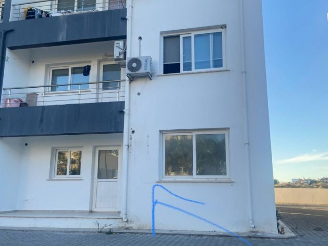 Nikosia Gönyeli unmöblierte 2+1-Wohnung gegenüber dem IR MAR-Markt zu verkaufen