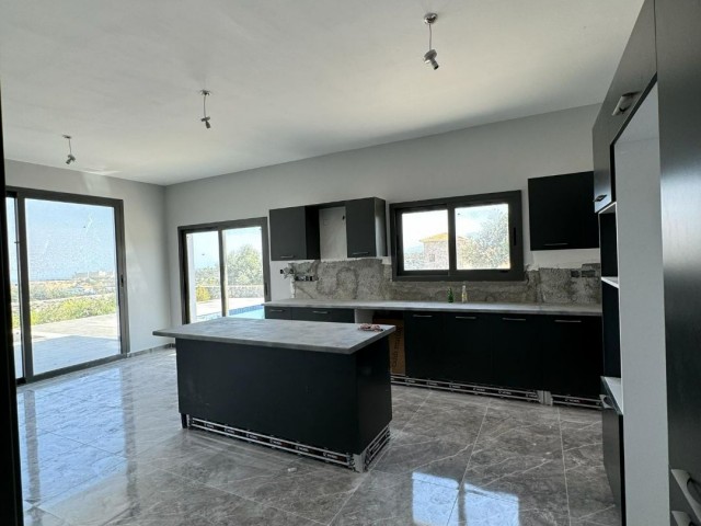 4+1 VILLA MIT EN-SUITE ZUM VERKAUF IN GİRNE ÇATALKOY