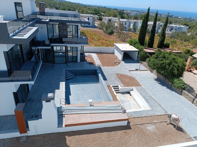 Ultralux-Villa mit 920 m2 Grundstücksfläche ZU VERKAUFEN in Girne Zeytinlik