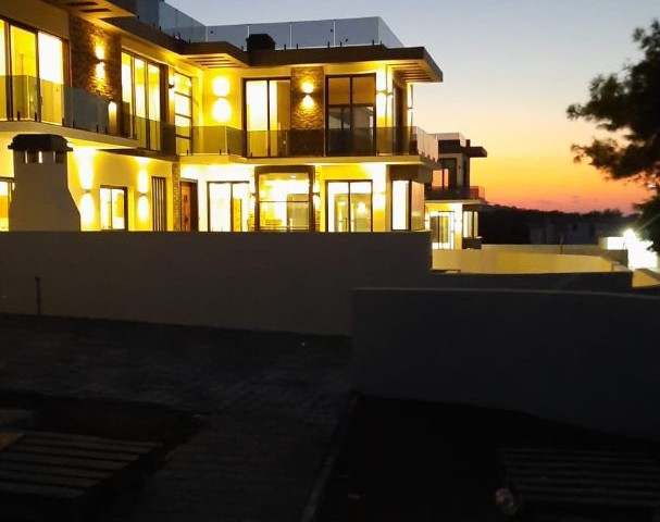Ultralux-Villa mit 920 m2 Grundstücksfläche ZU VERKAUFEN in Girne Zeytinlik