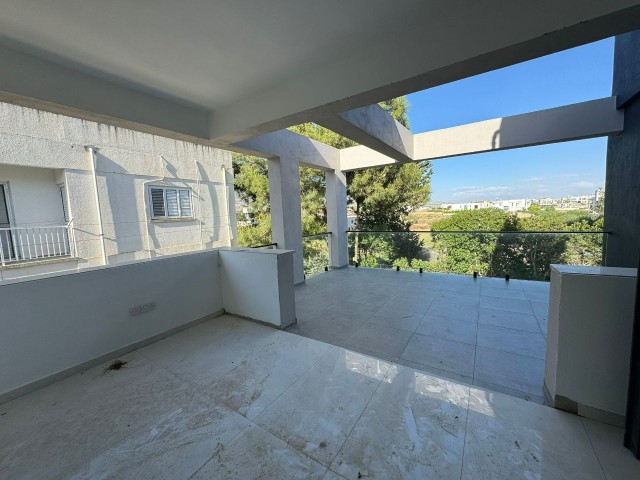 !!!GELEGENHEIT!!! 2+1 PENTHOUSE ZUM VERKAUF IN KYRENIA BOSPHORUS-GEBIET