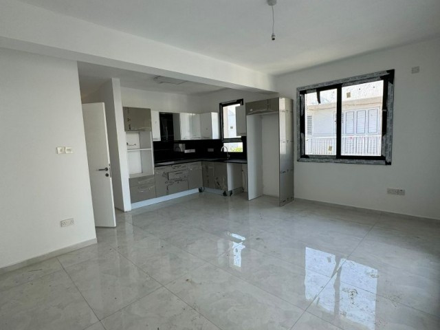 !!!GELEGENHEIT!!! 2+1 PENTHOUSE ZUM VERKAUF IN KYRENIA BOSPHORUS-GEBIET