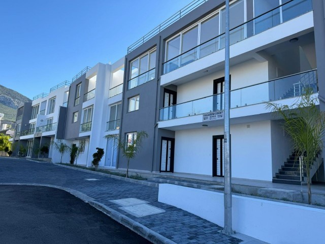 آپارتمان لوکس با سیستم دوربین پارکینگ بسته و استخر مشترک در GIRNE DOĞANKÖY.