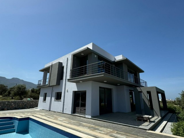 4+1 LUXUSVILLA MIT EN SUITE ZUM VERKAUF IN GİRNE ÇATALKOY