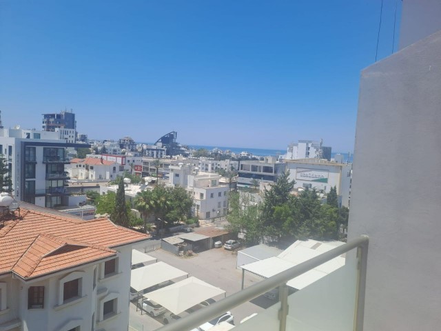 2+1 WOHNUNG ZU VERMIETEN IN TOLLER LAGE IM KYRENIA CENTER