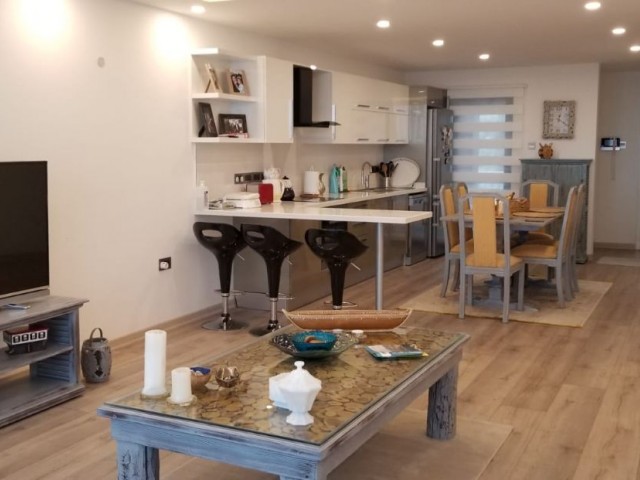 Flat For Sale in Yukarı Girne, Kyrenia