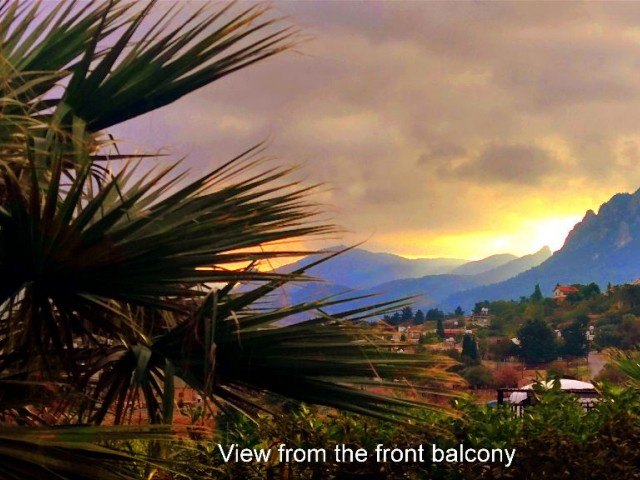 Geniş bir aile için panoramik ikiz Villa 5+2+2 Kuzey Kıbrıs'ın en güzel dağ ve deniz manzarasına sahip