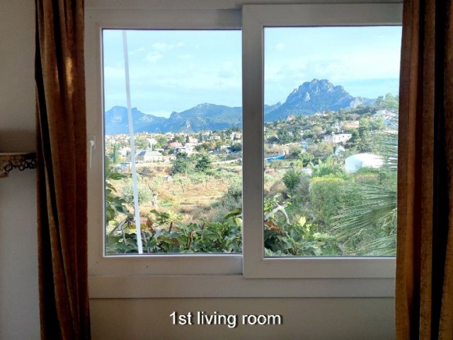 Panorama-Doppelvilla für eine große Familie 5+2+2 mit dem besten Blick auf die Berge und das Meer in Nordzypern