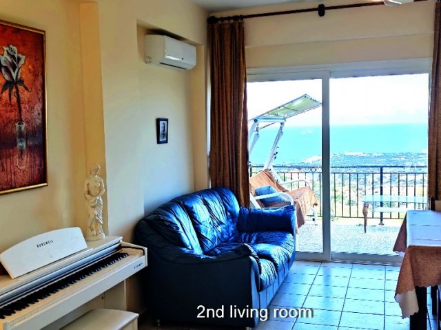 Geniş bir aile için panoramik ikiz Villa 5+2+2 Kuzey Kıbrıs'ın en güzel dağ ve deniz manzarasına sahip