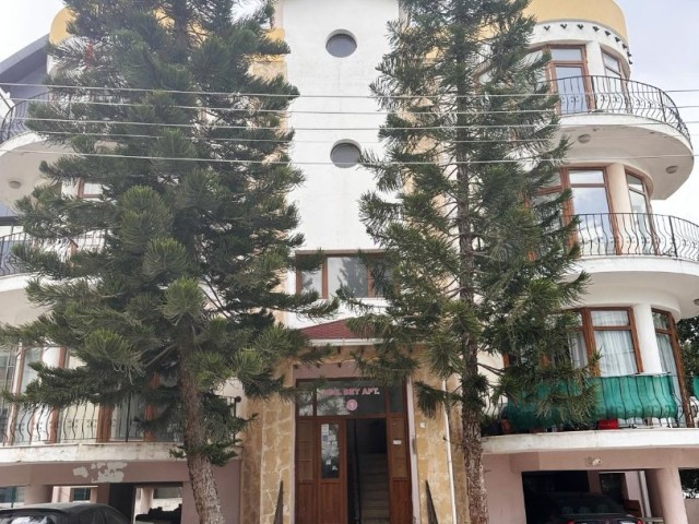 3+1 Wohnung zum Verkauf im Kyrenia Center gegenüber dem Barış Park