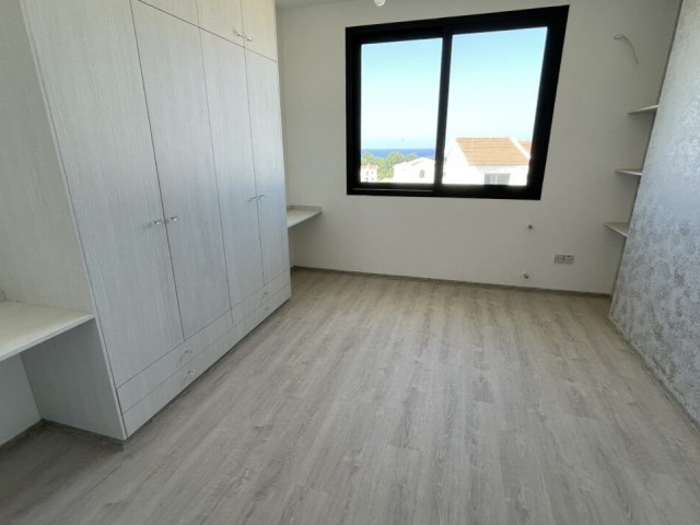  Girne'de Taşınmaya Hazır 4+1 villa