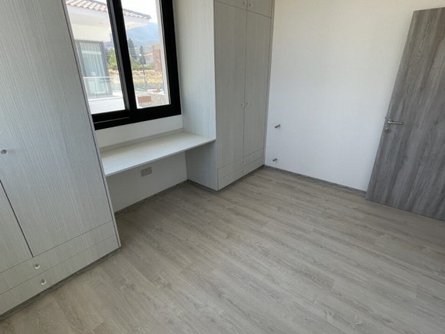  Girne'de Taşınmaya Hazır 4+1 villa