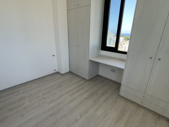  Girne'de Taşınmaya Hazır 4+1 villa