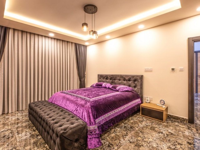 Girne Edremit'te İhtişamlı 4+1 Villa