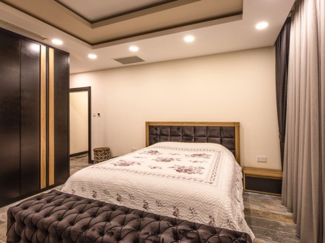 Girne Edremit'te İhtişamlı 4+1 Villa