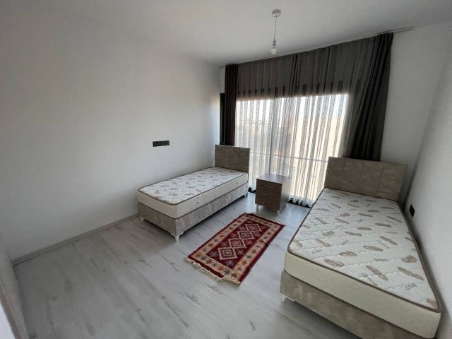 Girne Çatalköy'de Deniz ve Dağ Manzaralı Eşyalı Kiralık 4+1 Villa