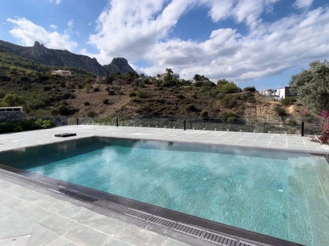 huge luxury villa with 7 rooms above Kyrenia with views to the mountains and over the city (price is negotiable)