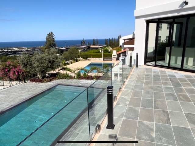 huge luxury villa with 7 rooms above Kyrenia with views to the mountains and over the city (price is negotiable)