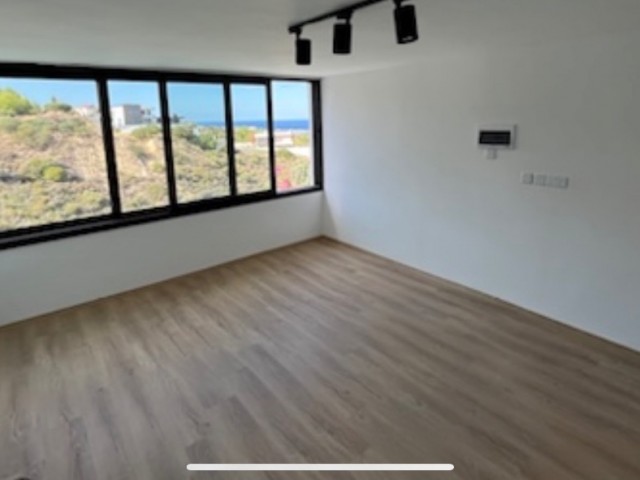 Riesige Luxusvilla mit 7 Zimmern oberhalb von Kyrenia mit Blick in die Berge und über die Stadt