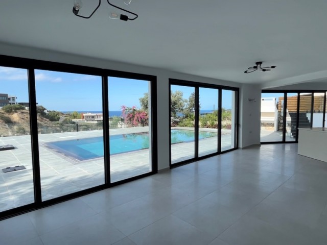 huge luxury villa with 7 rooms above Kyrenia with views to the mountains and over the city (price is negotiable)