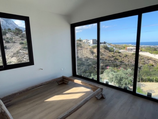 Riesige Luxusvilla mit 7 Zimmern oberhalb von Kyrenia mit Blick in die Berge und über die Stadt