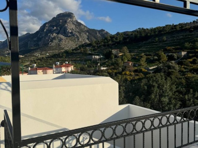 Schnäppchen Villa mit Meerblick in Karşıyaka zu verkaufen