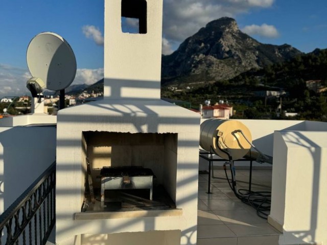 Schnäppchen Villa mit Meerblick in Karşıyaka zu verkaufen