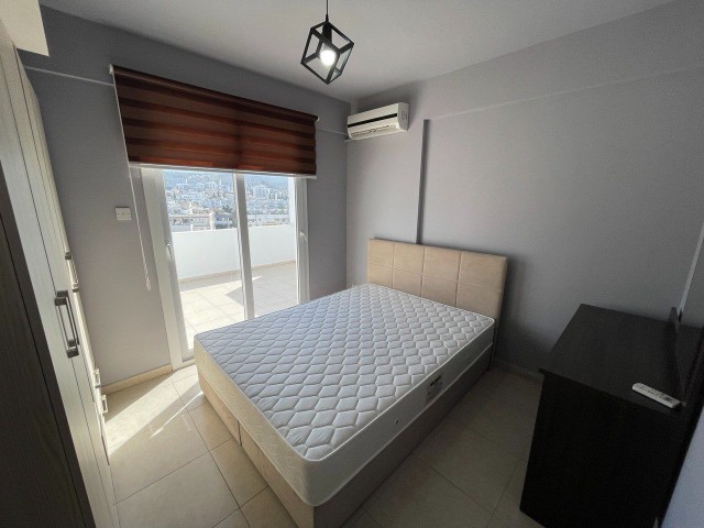 Girne Merkez'de Full Eşyalı Deniz ve Dağ Manzaralı Satılık Penthouse 2+1