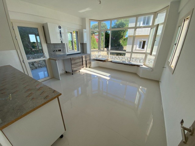 Girne Alsancak'ta Deniz Manzaralı  3+2 Deniz Tarafı Villa