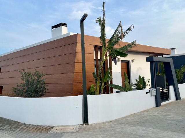 Yeniboğaziçinde satılık 3+1 havuzlu bungalow