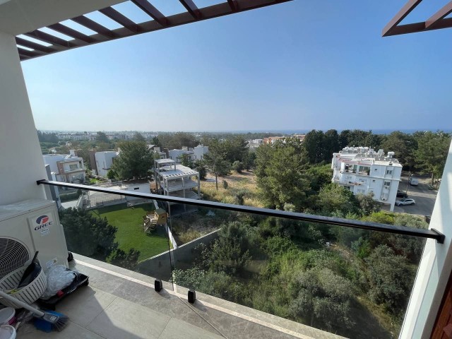 Girne Merkez'de Panoramik Deniz Manzaralı Satılık 3+1 Penthouse