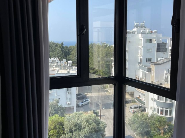 Пентхаус 3+1 на продажу с панорамным видом на море в центре Кирении