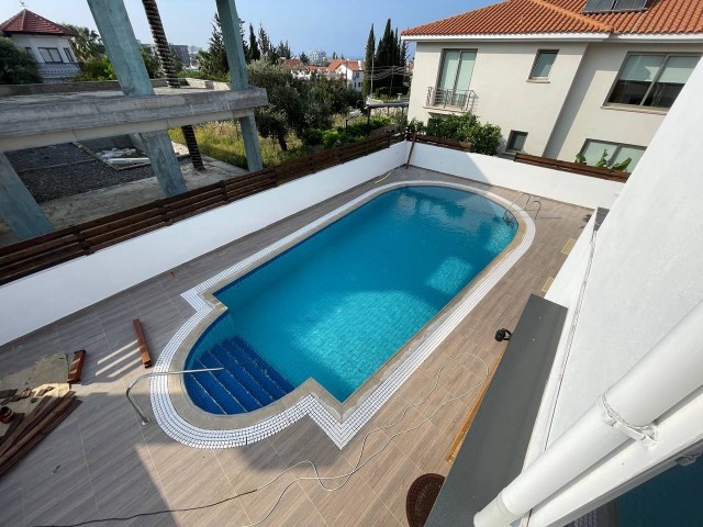 4+1 Luxusvilla mit privatem Pool zum Verkauf in wunderschöner Lage in Bellapais